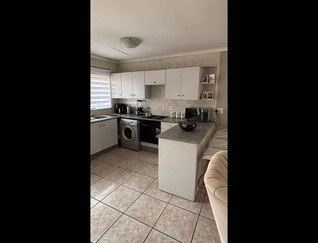 3 BEDROOM TOWNHOUSE FOR SALE IN VANDERBIJLPARK SE 3